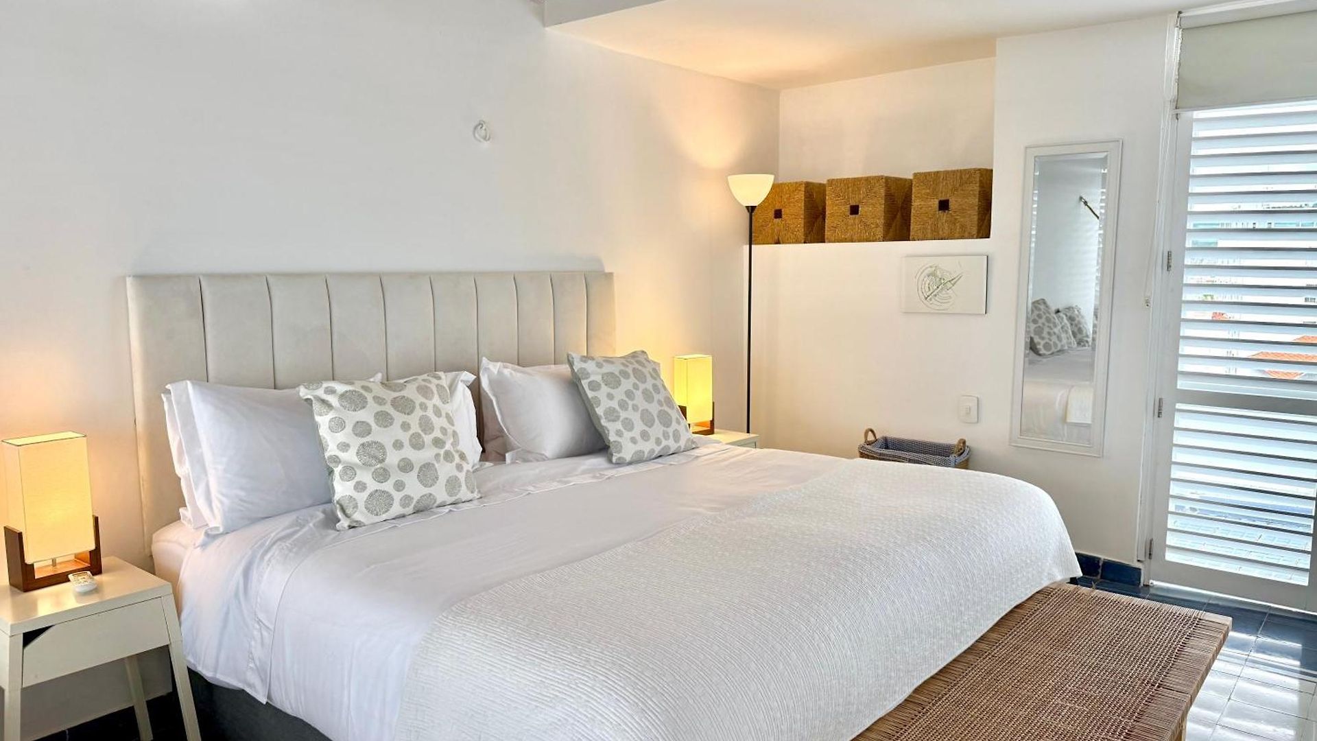 By Calamari Homes-plaza Bolivar Penthouse Sea View