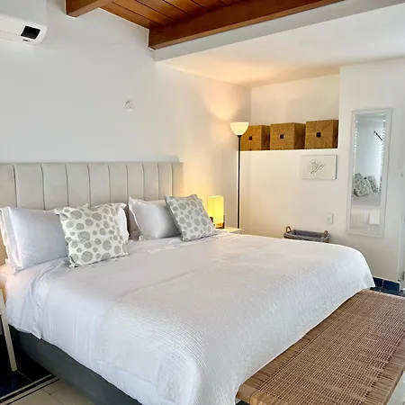By Calamari Homes-plaza Bolivar Penthouse Sea View