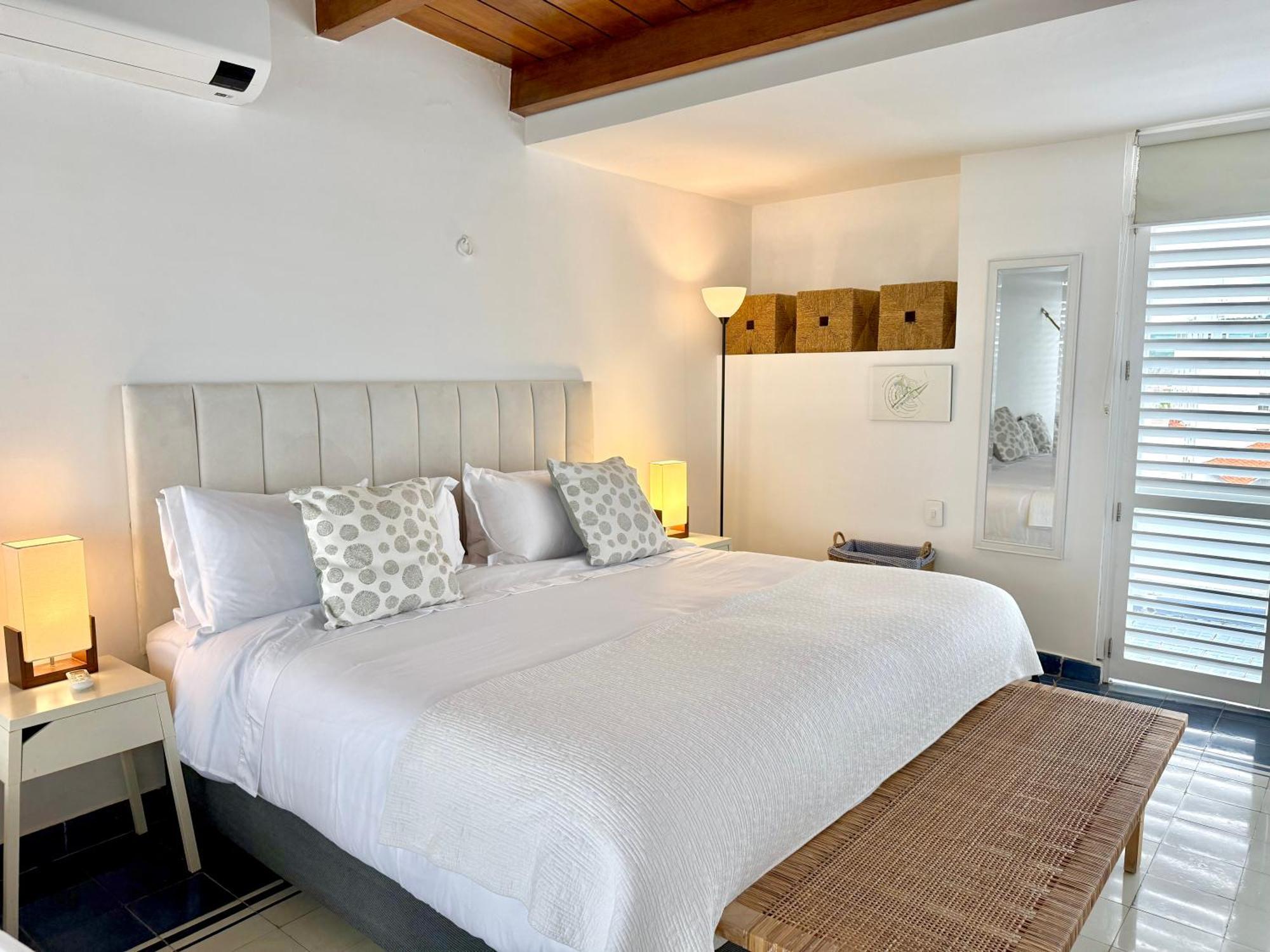 By Calamari Homes-plaza Bolivar Penthouse Sea View